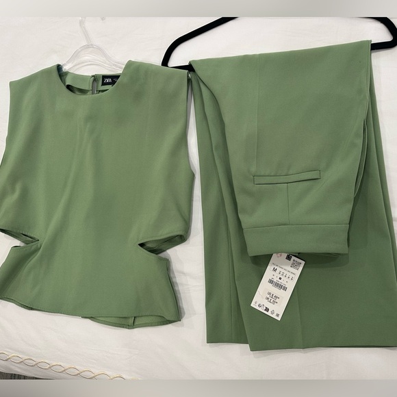 ZARA CUT OUT CREPE TOP APPLE GREEN SIZE MEDIUM - Picture 5 of 5